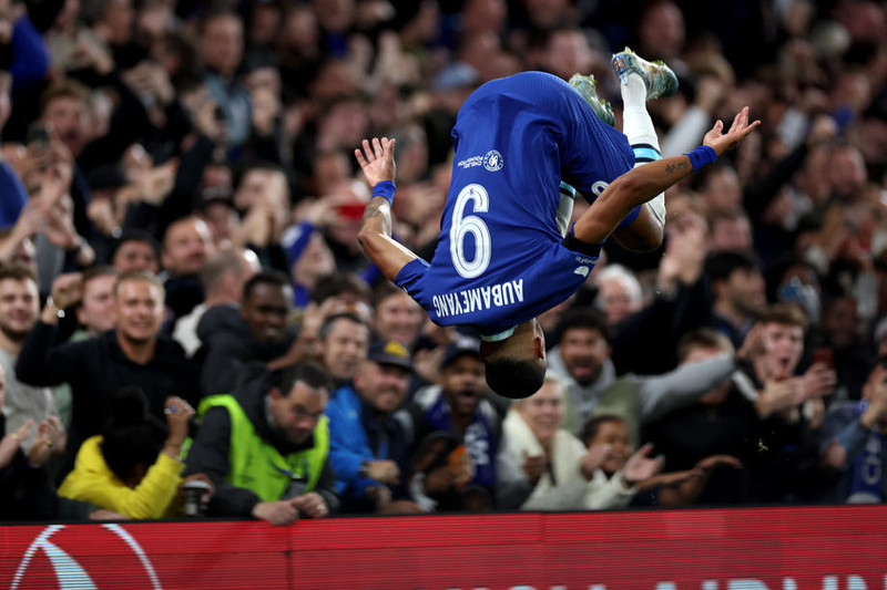 Aubameyang byrjar.