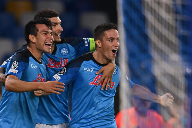 Napoli fer með Brugge í 16-liða úrslitin