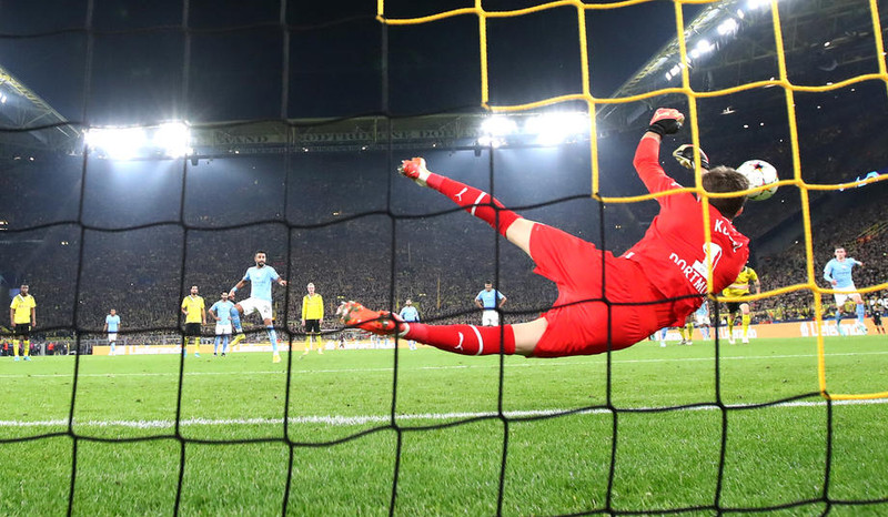 Gregor Kobel varði frá Mahrez