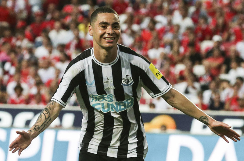 Miguel Almiron lék lengi með Newcastle á Englandi.