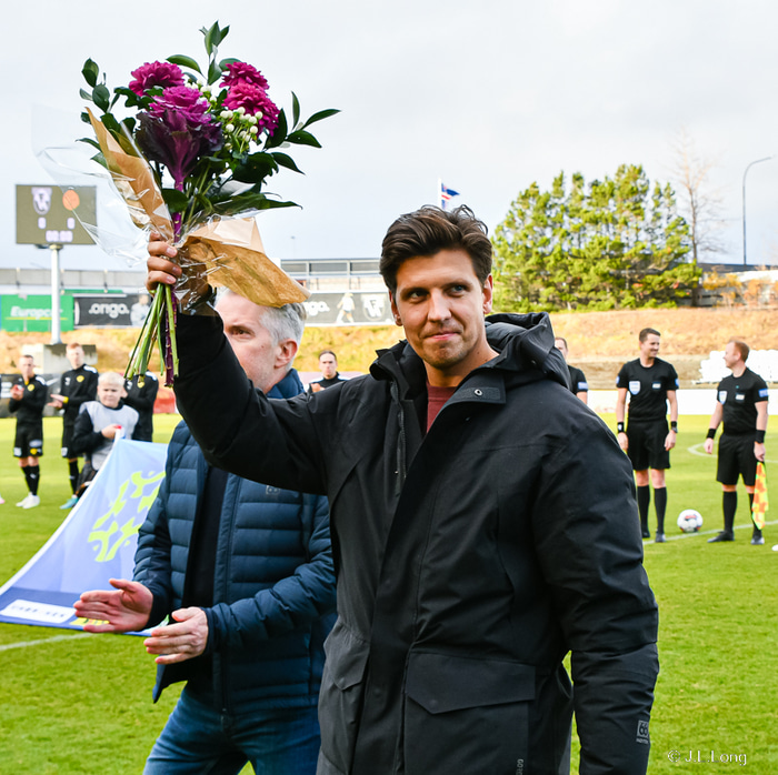 Heiðursgestur á leik í Kaplakrika í fyrra.