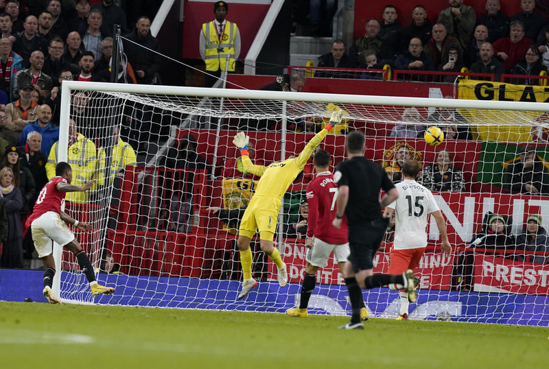 Marcus Rashford skoraði með góðum skalla