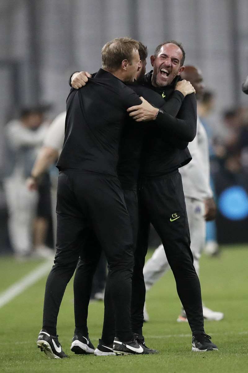 Cristian Stellini fagnar sigrinum á Marseille