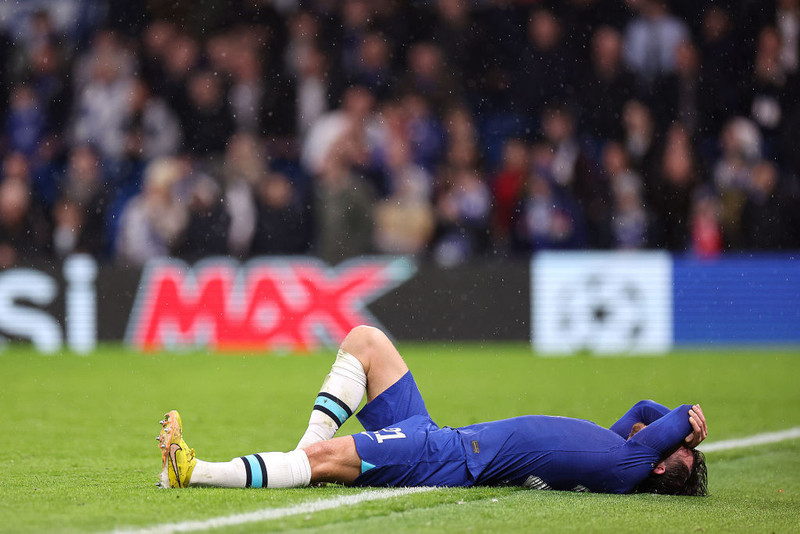 Ben Chilwell lá sárþjáður á vellinum