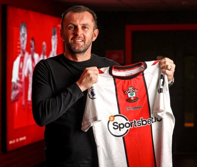 Jones ætlar ekki að gefa tommu eftir héðan í frá.