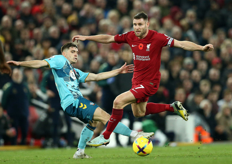 Milner fór meiddur af velli í fyrri hálfleik