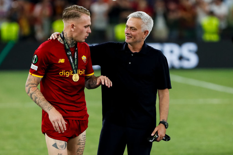 Rick Karsdorp og Jose Mourinho þegar allt lék í lyndi