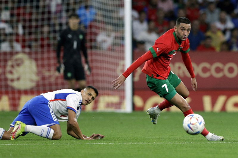 Sjáðu markið: Ziyech skoraði fyrir aftan miðju