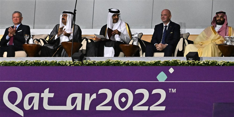 Infantino horfði á opnunarleikinn með Bin Salman