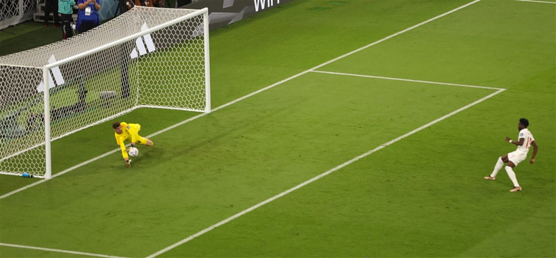 Thibaut Courtois varði vítið frá Davies