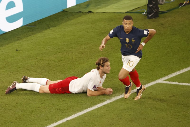 HM: Mbappe skaut Frökkum áfram í 16-liða úrslitin