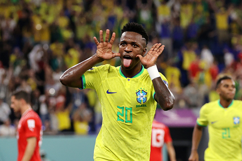 VAR tók mark af Vinicius Junior.