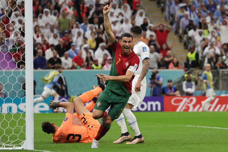 Ronaldo náði hárfínni snertingu á boltann