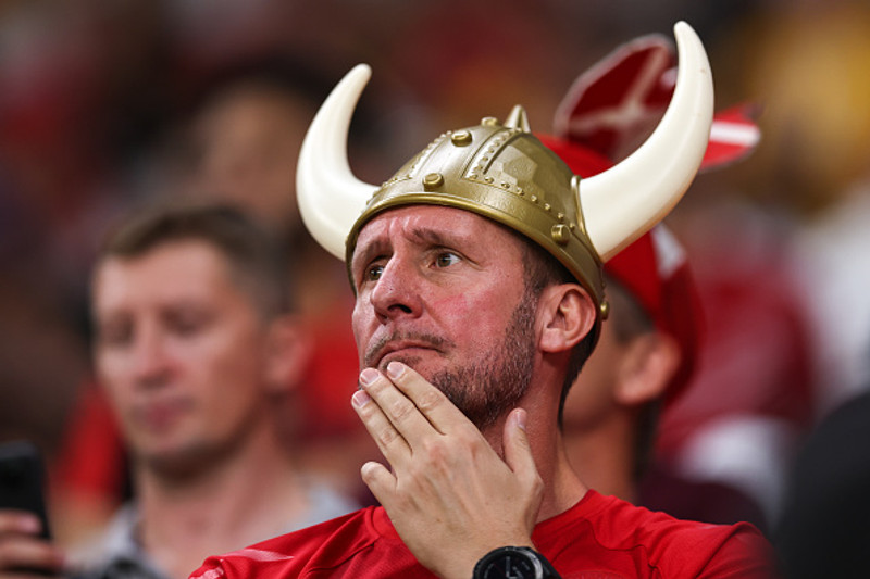 Svekktur stuðningsmaður danska liðsins.