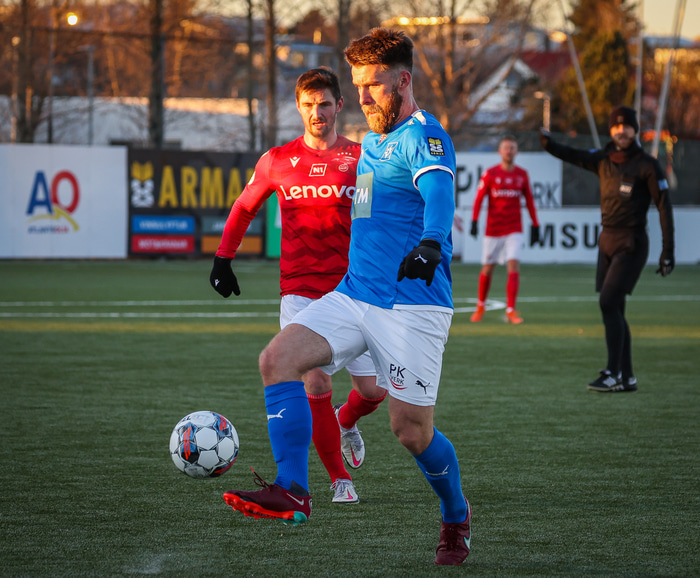 Guðmundur Kristjánsson (Stjarnan) og Kristinn Freyr Sigurðsson (Val)  eigast við í leiknum í dag. Þeir komu báðir til sinna félaga frá FH í vetur.