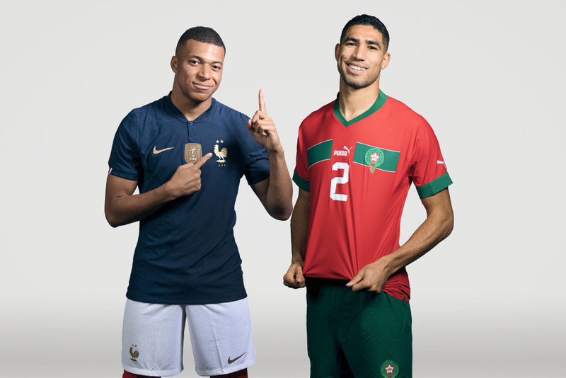 Kylian Mbappe, sóknarmaður Frakklands, og Achraf Hakimi, bakvörður Marokkó, og eru að fara að mætast. Hvernig mun Hakimi ganga að stöðva vin sinn og liðsfélaga hjá PSG?