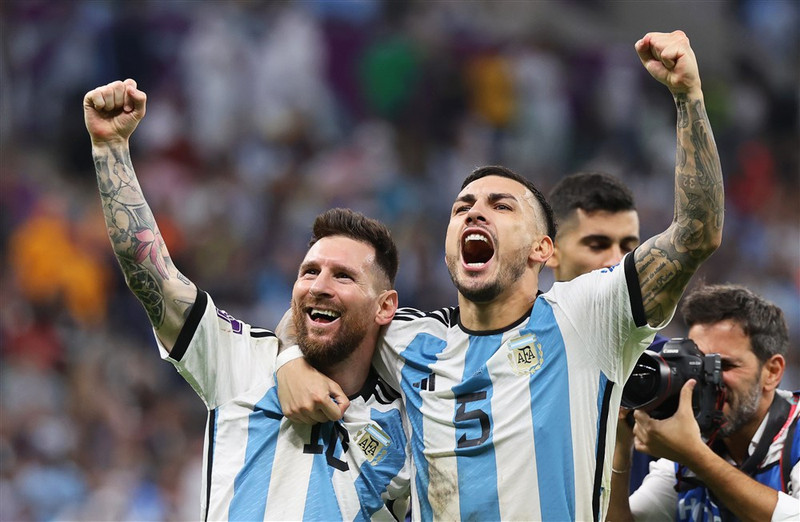 Leandro Paredes og Lionel Messi byrja báðir