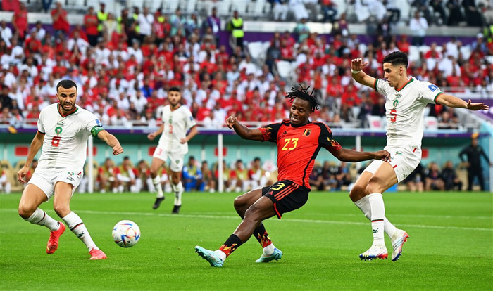 Saiss og Aguerd í baráttunni við Michy Batshuayi í riðlakeppninni. Miðverðirnir áttu frábært mót.