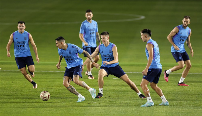 Argentínumenn á æfingu í Katar