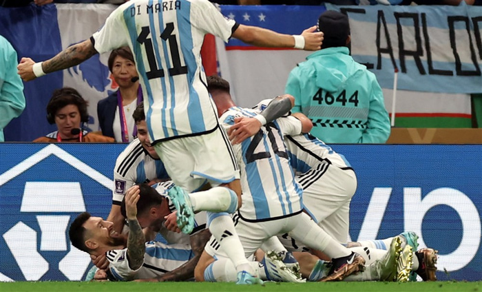 Lionel Messi leyfði sér að fagna þessu marki