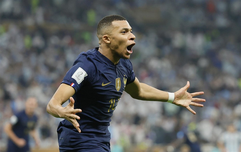Kylian Mbappe skoraði þrennu