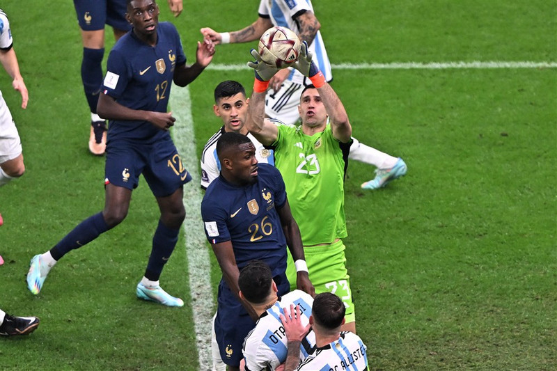 Marcus Thuram í baráttunni