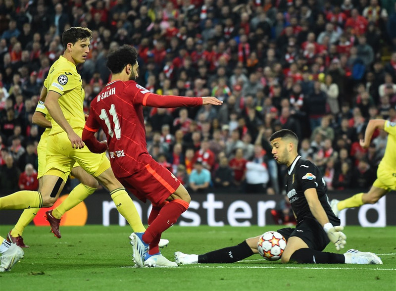 Rulli í leik með Villarreal gegn Liverpool.