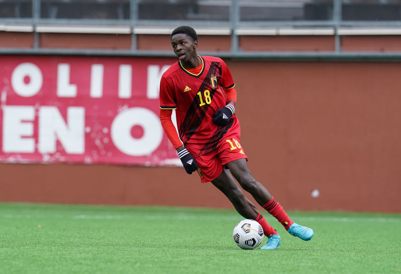 Bráðefnilegur Mbamba keyptur til Leverkusen (Staðfest)