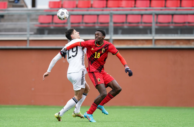 Bráðefnilegur Mbamba keyptur til Leverkusen (Staðfest)