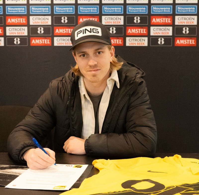 Elías Már gengur til liðs við Meizhou Hakka