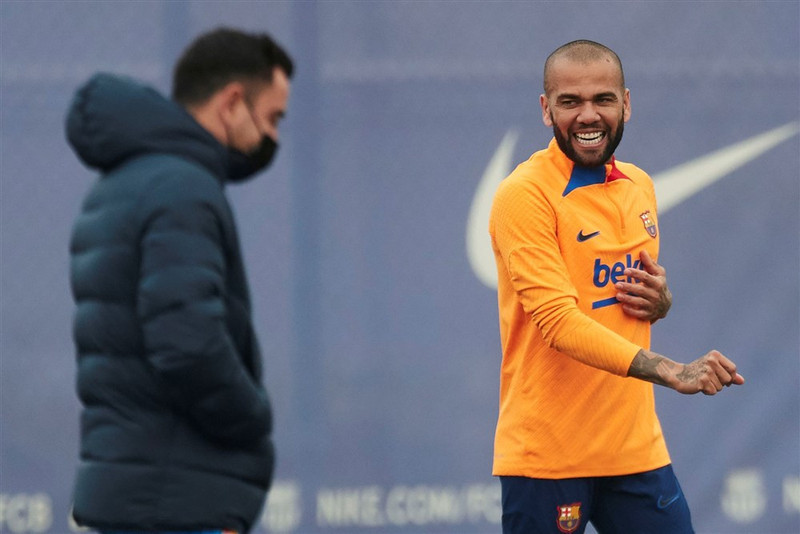 Xavi og Dani Alves