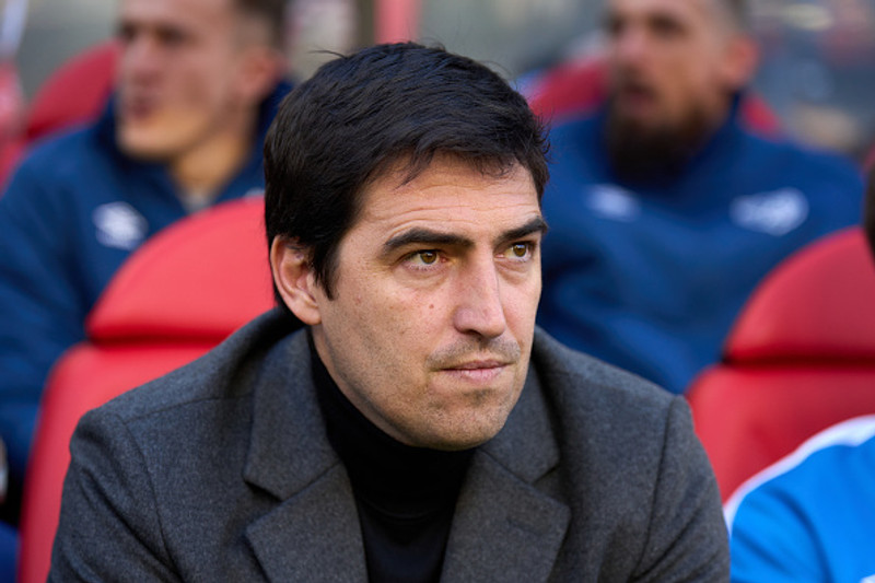 Andoni Iraola hefur verið orðaður við starfið.