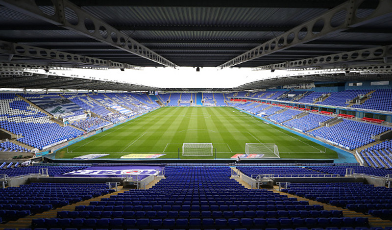 <b>Madejski Stadium í Reading (England)</b> - Reading er ekki langt frá London. Eitt símtal frá formanni landsliðsnefndar, Ívari Ingimarssyni, og Reading lánar Íslandi heimavöll sinn.