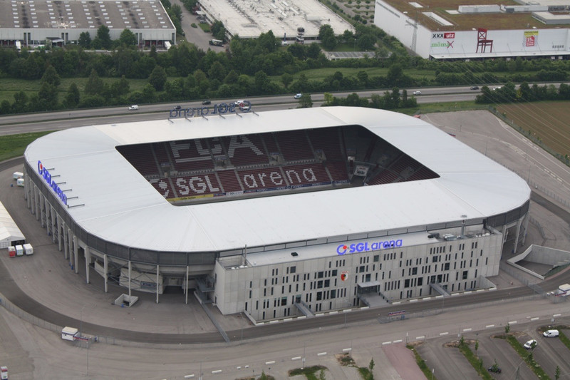 <b>Augsburg Arena (Þýskaland)</b> - Ísland æfði í Augsburg fyrir umspilsleikinn við Ungverja um árið. KSÍ er með símanúmerið og fáir betri en Þjóðverjar að skipuleggja íþróttakappleiki.