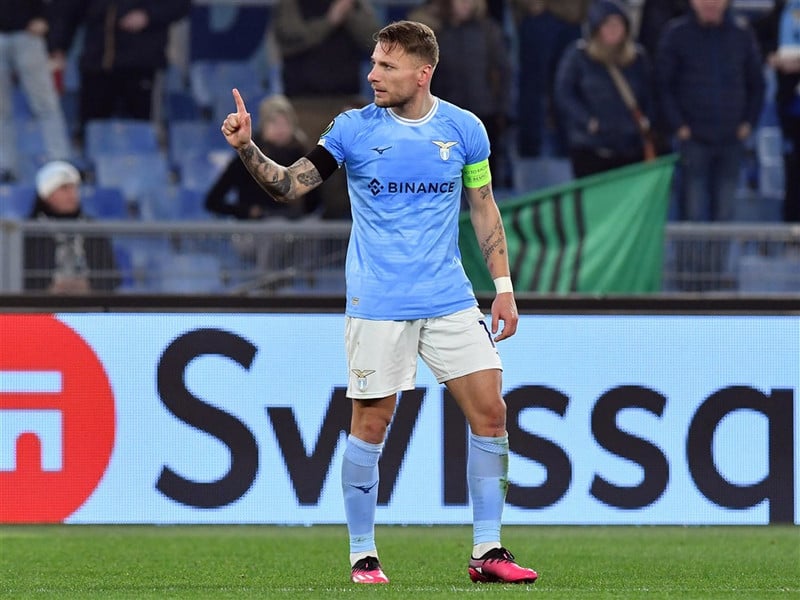 Immobile leggur skóna á hilluna