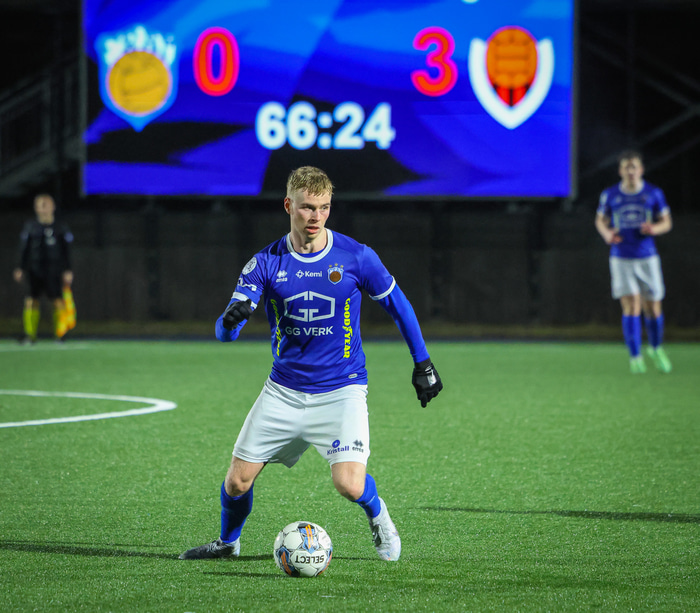 Jú jú, það gengur vel þegar Tryggvi hellir collabnum niður.