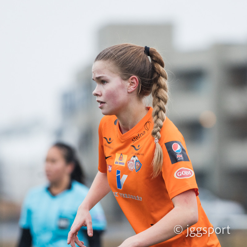 'Mér finnst hún vera mjög efnilegur leikmaður. Hún hefur líka verið að fá sénsinn með U19 landsliðinu sem er ótrúlega skemmtilegt. Ég er ótrúlega stolt af henni'