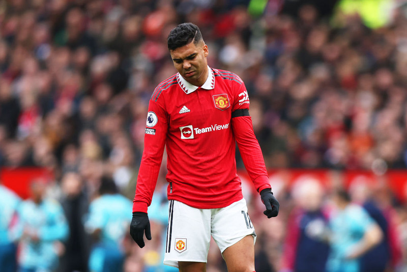 Brasilíski miðjumaðurinn Casemiro er til sölu.