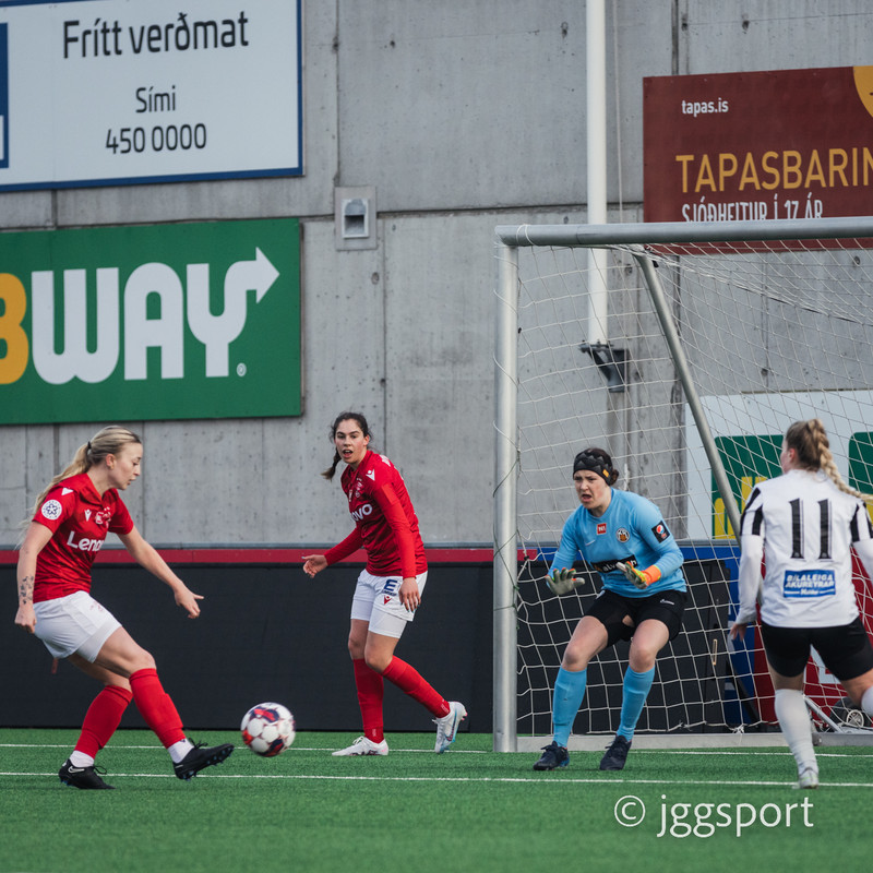 Myndaveisla: Valur burstaði KR í Lengjubikarnum