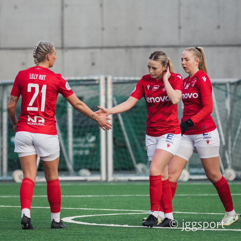 Myndaveisla: Valur burstaði KR í Lengjubikarnum
