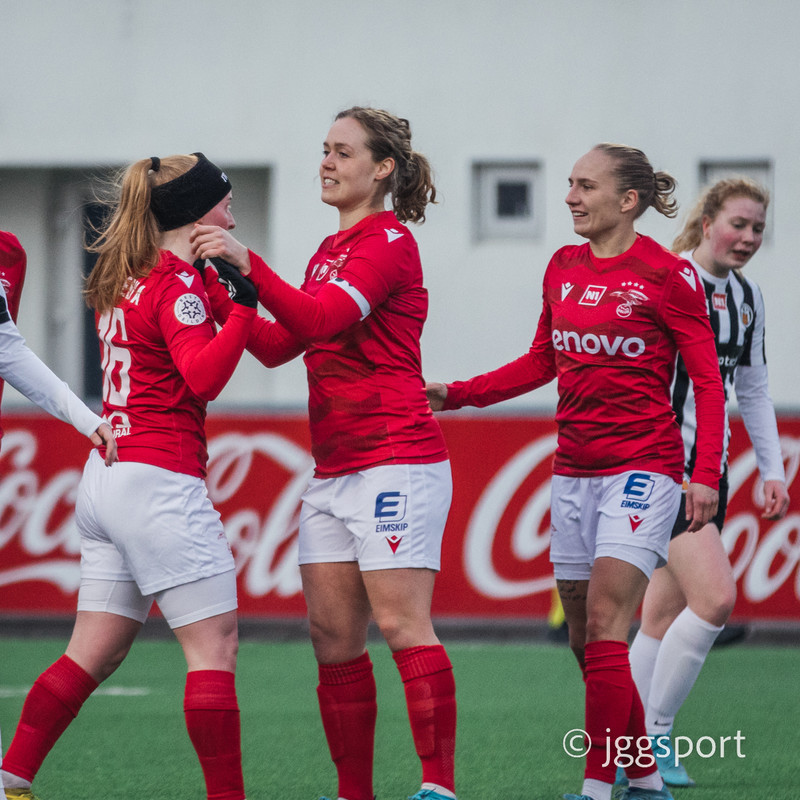 Myndaveisla: Valur burstaði KR í Lengjubikarnum