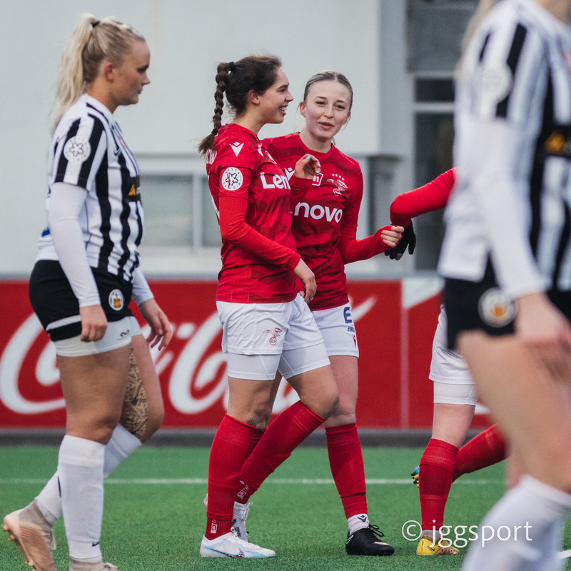 Myndaveisla: Valur burstaði KR í Lengjubikarnum