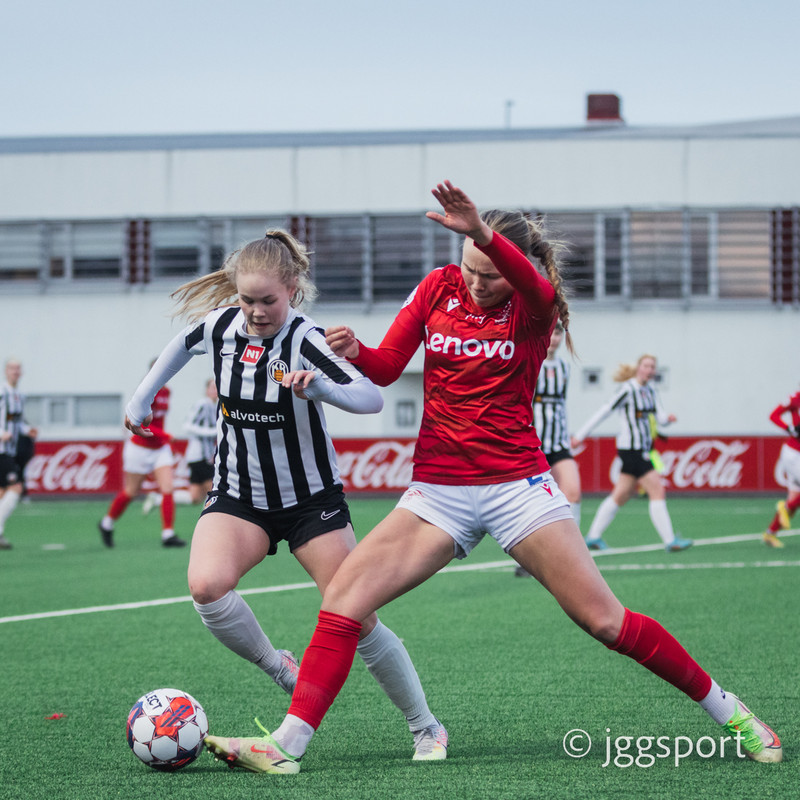 Myndaveisla: Valur burstaði KR í Lengjubikarnum
