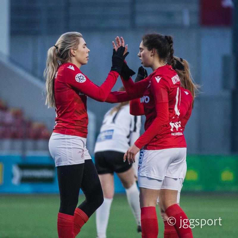 Myndaveisla: Valur burstaði KR í Lengjubikarnum