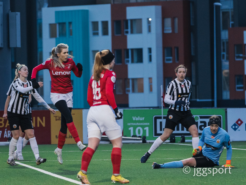 Myndaveisla: Valur burstaði KR í Lengjubikarnum