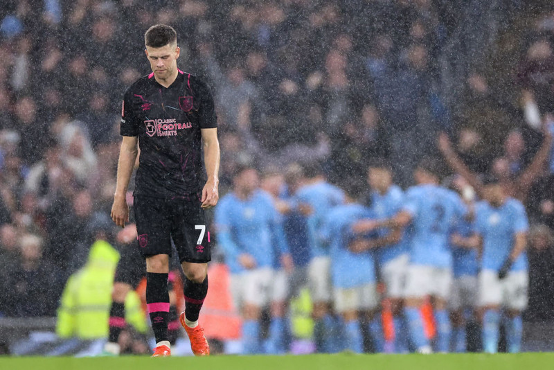 Burnley vann aðeins fimm leiki í ensku úrvalsdeildinni á nýliðnu tímabili.