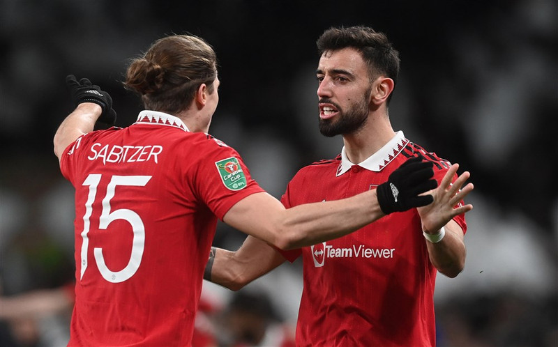 Enski bikarinn: Allt kolvitlaust á Old Trafford í ótrúlegri endurkomu