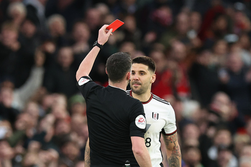 Mitrovic fékk rautt spjald.