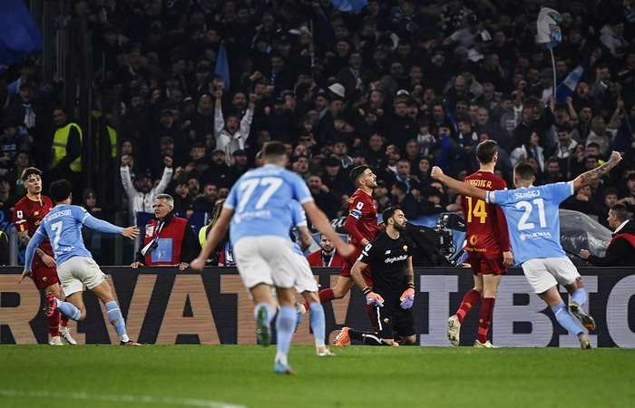 Lazio fagnar sigurmarkinu.
