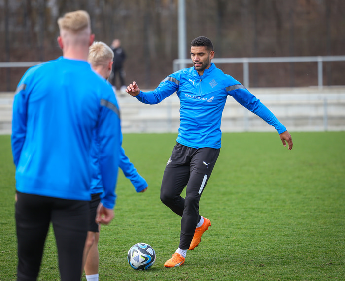 Guðlaugur Victor byrjar í hægri bakverði.